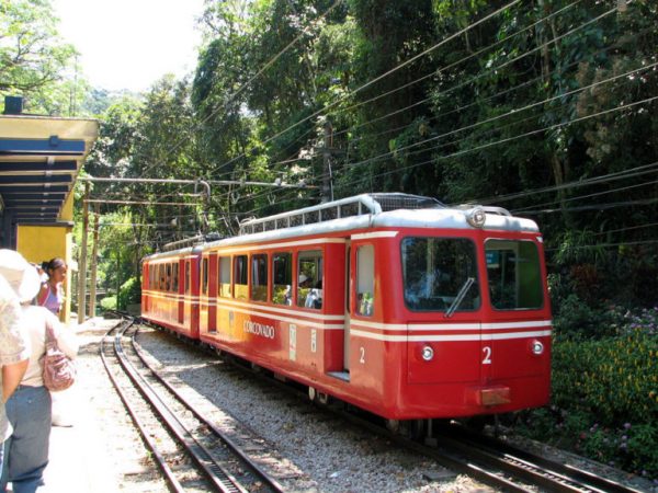 como-llegar-al-cristo-redentor-trem
