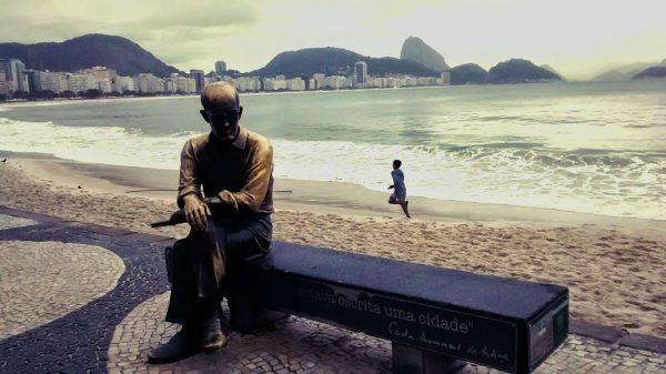 cosas-que-hacer-en-rio-de-janeiro-copacabana-y-carlos-drummond