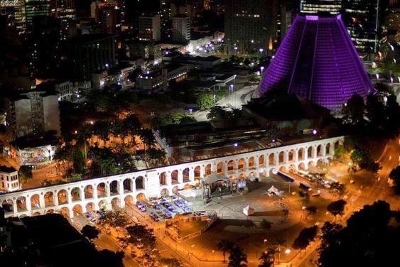 Arcos da Lapa a noite vistos do céu