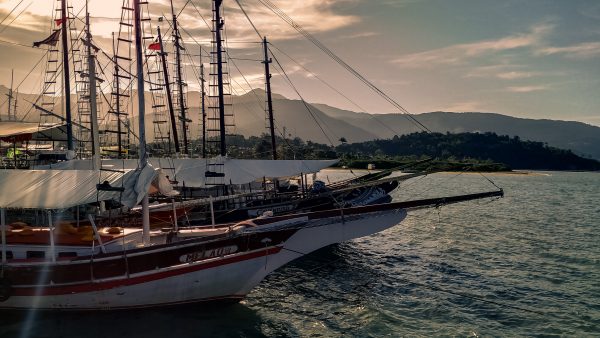 passeio-barco-paraty