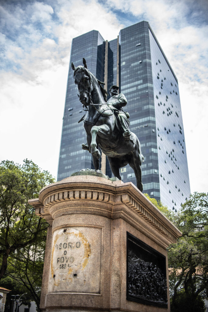 Estátua de General Osório sobre um cavalo
