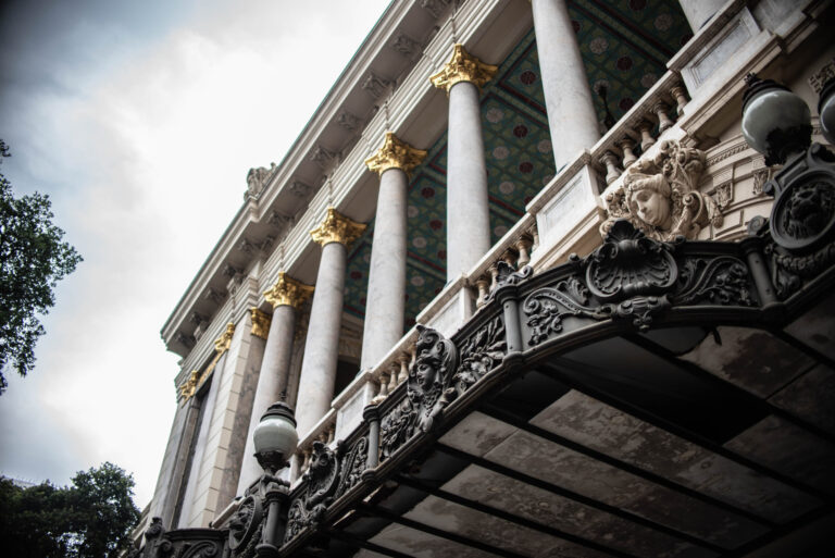 Vista lateral do Theatro Municipal do Rio de Janeiro